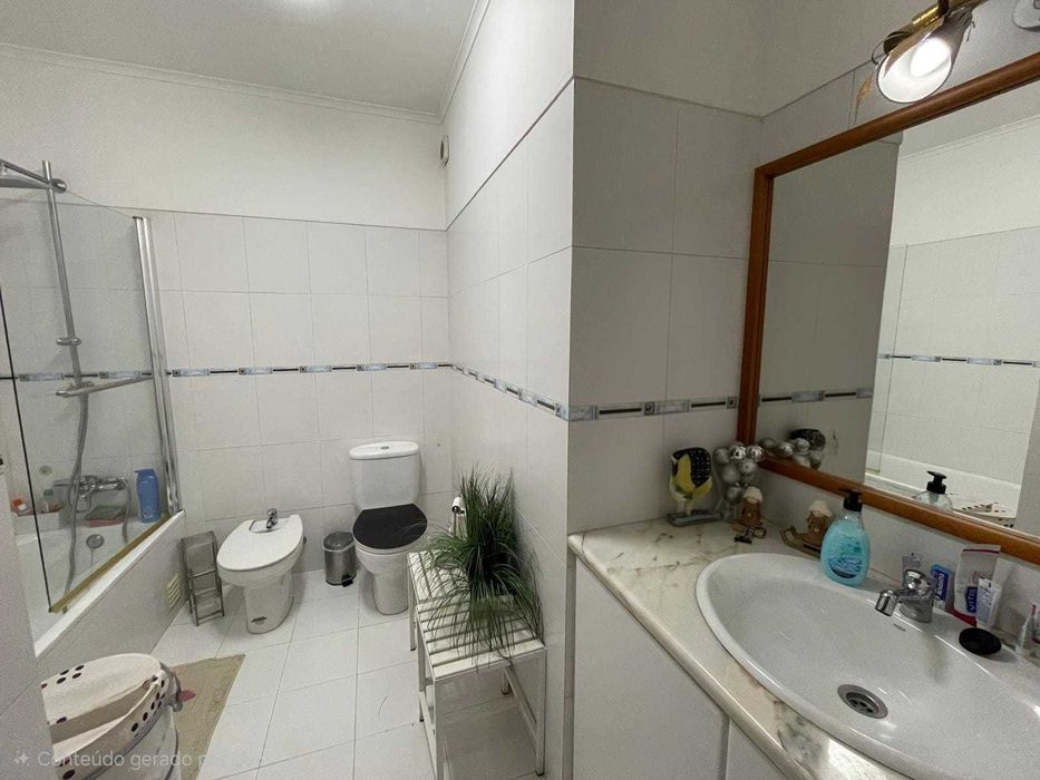 Moradia T3  em Vale de Milhaços, Corroios, com garagem