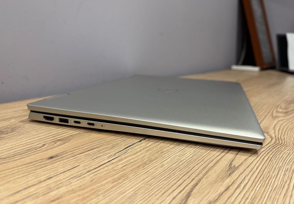 Dell Inspiron 16 7620 i5 1235U/16 Ram/ 256/FHD+ Touch Screen