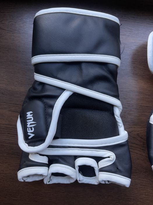 Шолом та рукавиці для ММА Venum ОПИС !