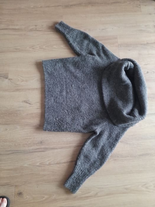 Sweter szary H&M.