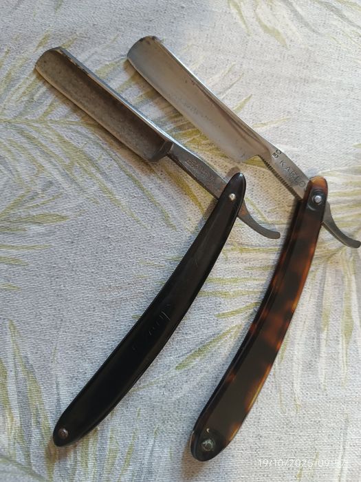 2 Navalhas clássicas de barbear com afiadores