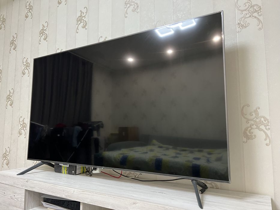 Телевізор Samsung 70”  UE70TU7100