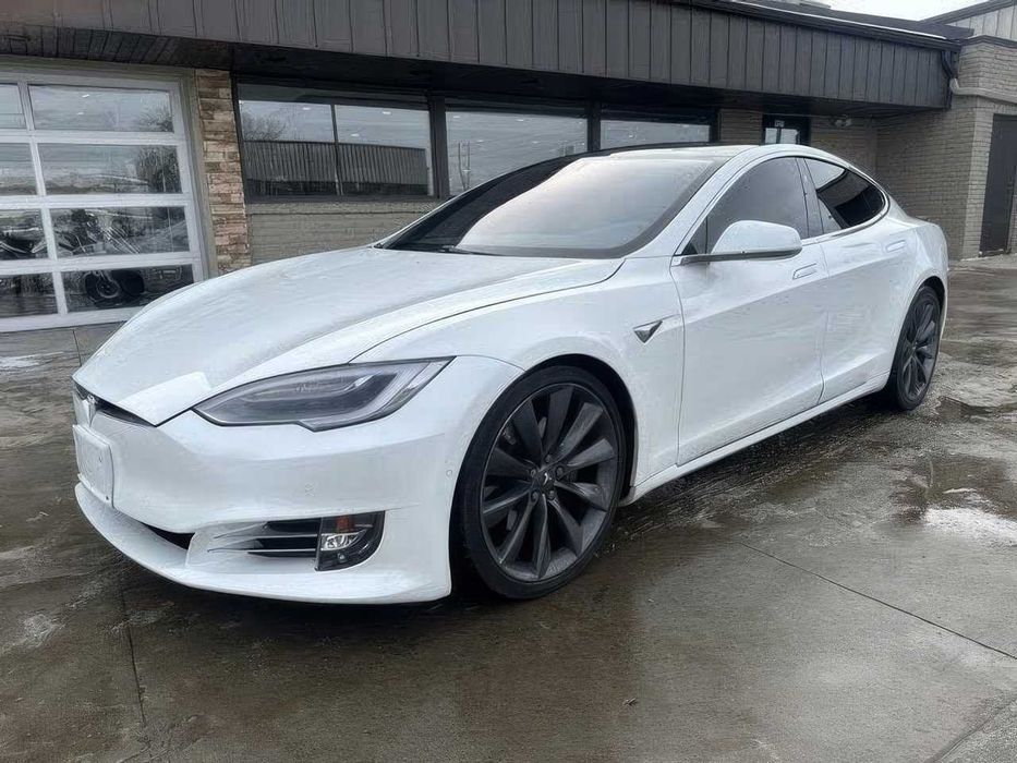 Tesla Model S P100D      2017