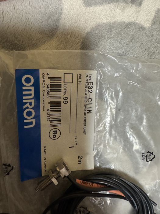 Omron wzmaczniacz światłowodowy + czujnik