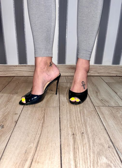 215/ OD RĘKI 44 czarne sexy klapki szpilki Trans Cross 13 cm 35-50 EU