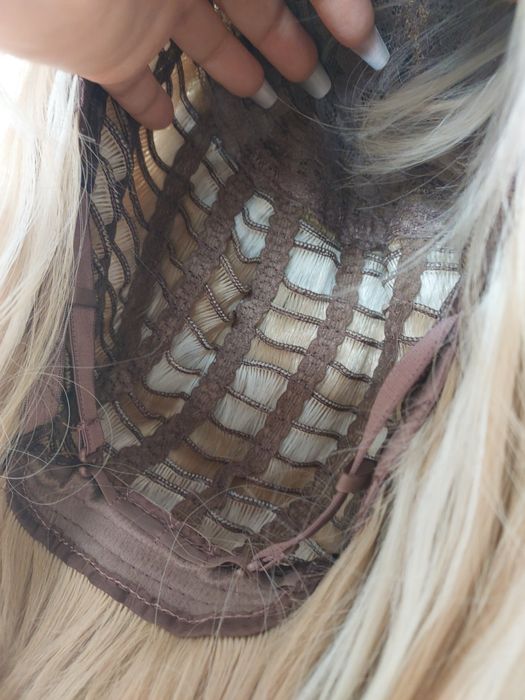 Realistyczna piękna peruka jak od fryzjera - jasny blond ombre