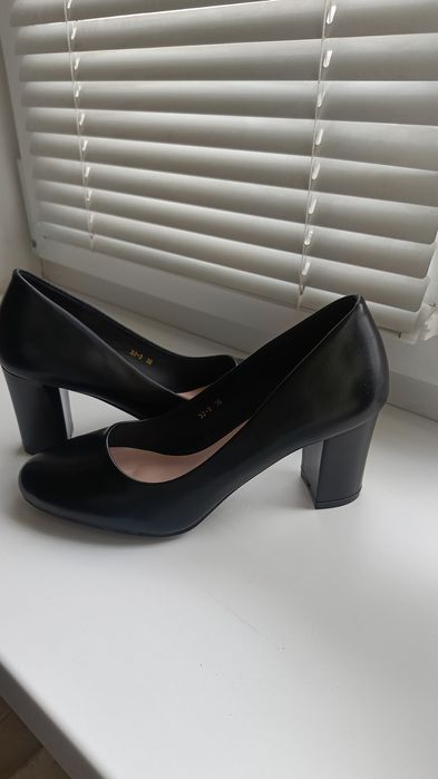 Продам туфлі нові