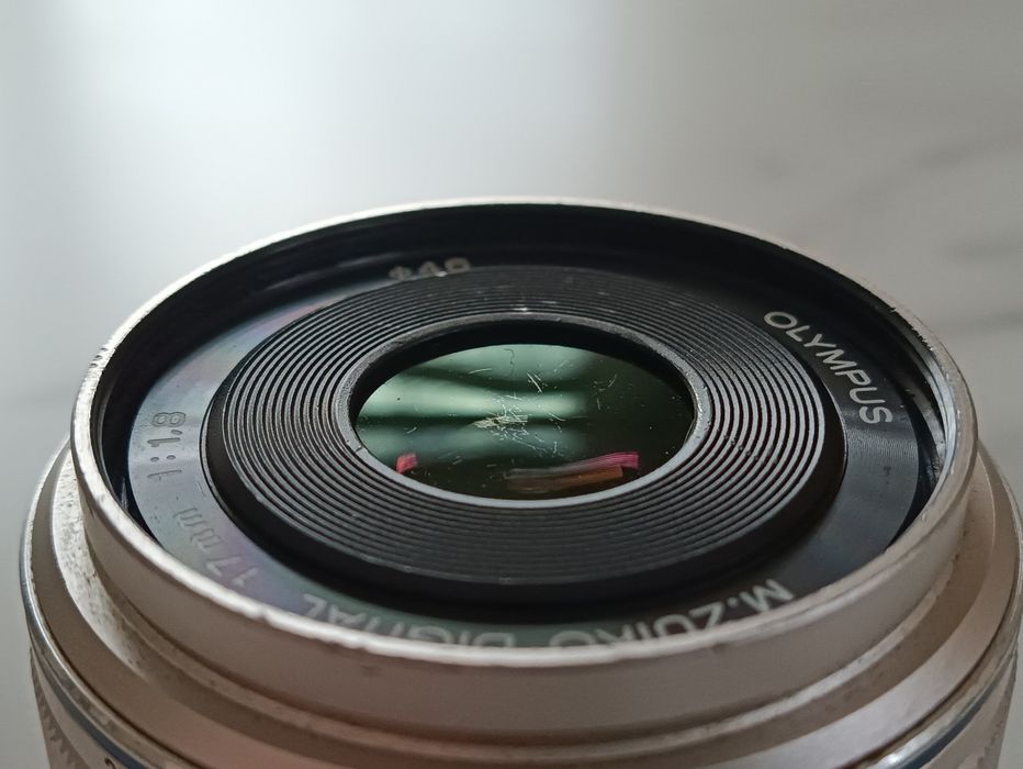 Обєктив Olympus ZUIKO DIGITAL 17mm f/1,8 
ZUIKO DIGITAL 17mm f/1,8 
ZU