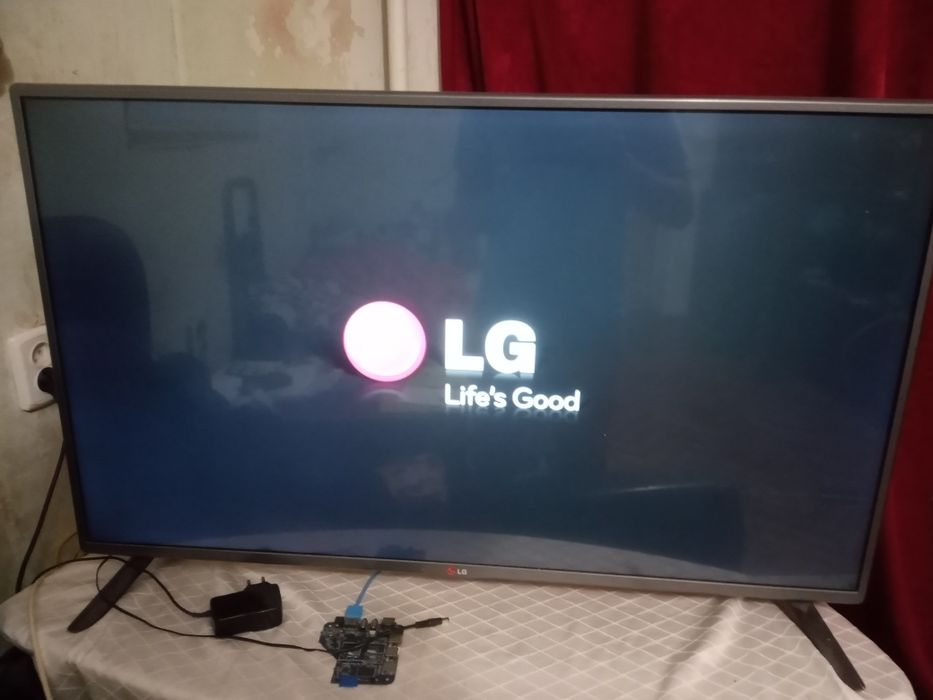 Продам телевизор 42" LG 42LB561V-Z