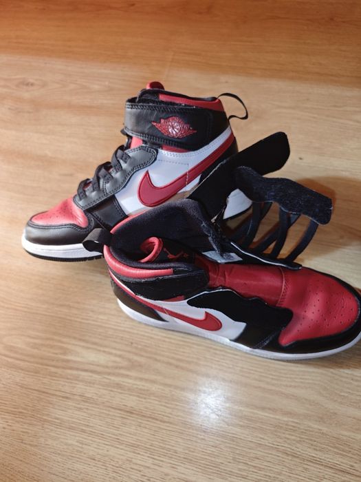 Nike  Air Jordan 1 Hi FlyEase