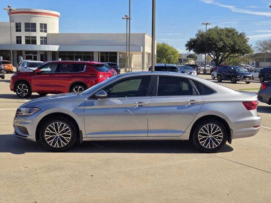 Volkswagen Jetta SE      2021