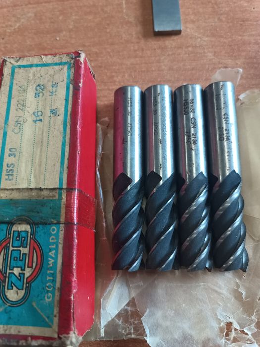 Frez frezy Palcowy  16x32 HSS ZPS 4 szt