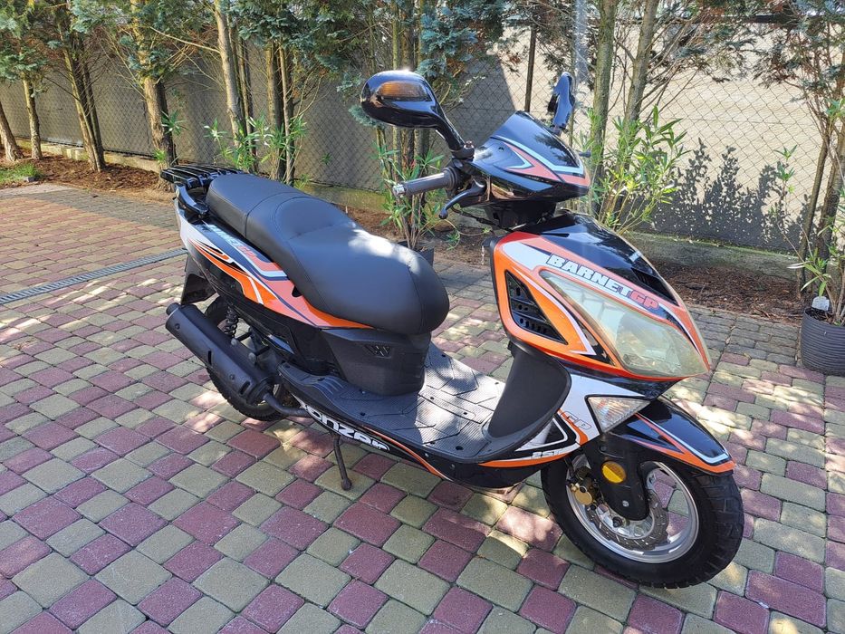 Skuter Benzer Barnet