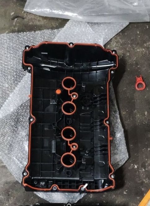 Клапанна кришка peugeot/citroen 1.6 thp, 9812071480