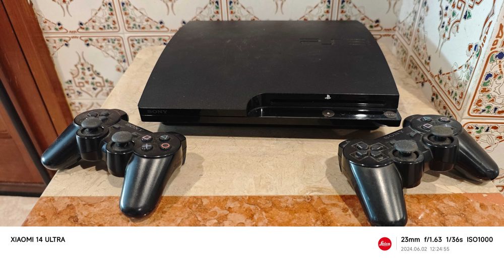 Consolas de jogos PlayStation 2 e PlayStation 3