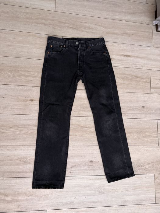 Джинси Leviʼs.