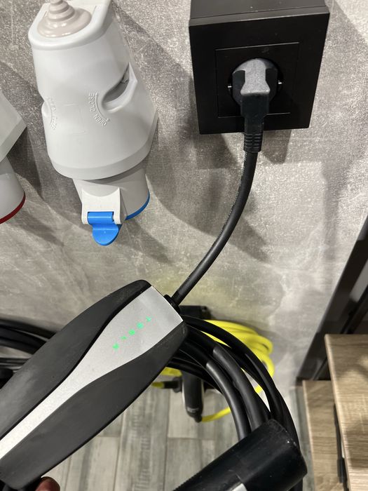 Перехідник для зарядки Тесла (хвіст) 16A для Tesla Gen 2/Gen 3