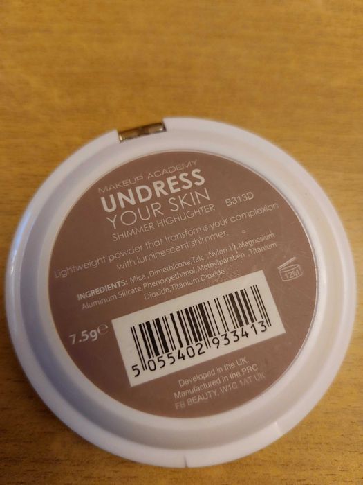 Rozświetlacz MUA undress your skin