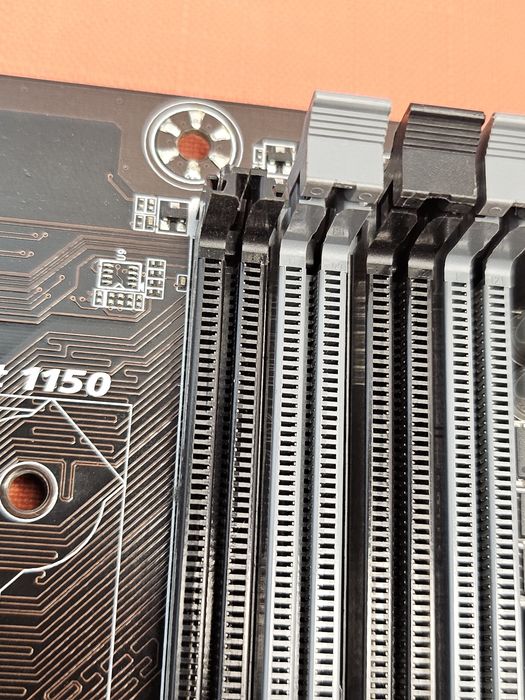 płyta główna to Gigabyte GA-P85-D3. Intel Core i7-4770