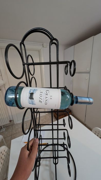 Stojak na wino ,nowy