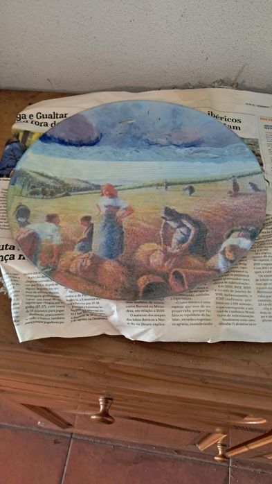 Pratos de vidro com decoupage de pintores famosos.