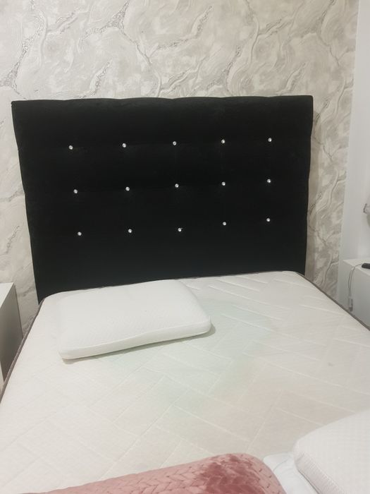 Cama de casal em bom estado