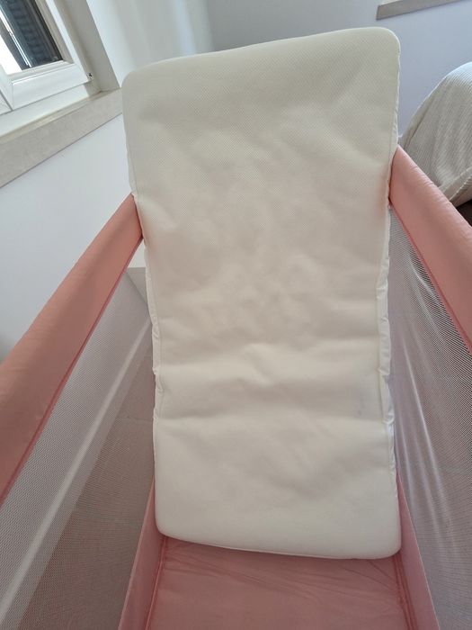 Cama/berço de bebé transportável, com colchão .