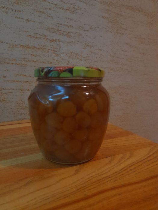 Варення з білої[жовтої] черешні