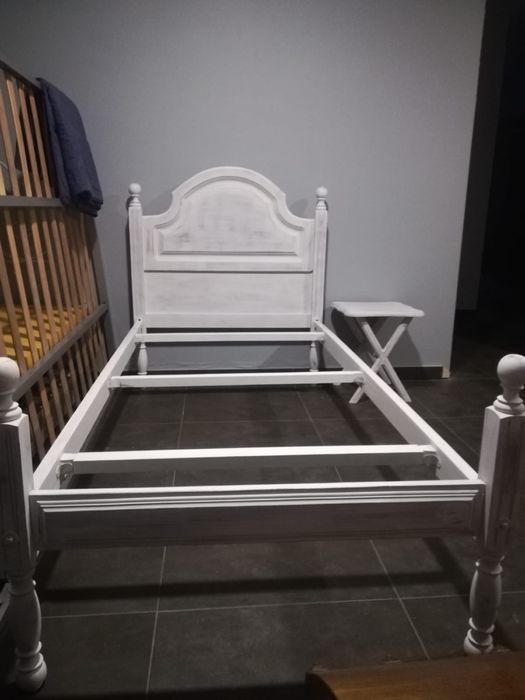 Cama solteiro com estrado articulado