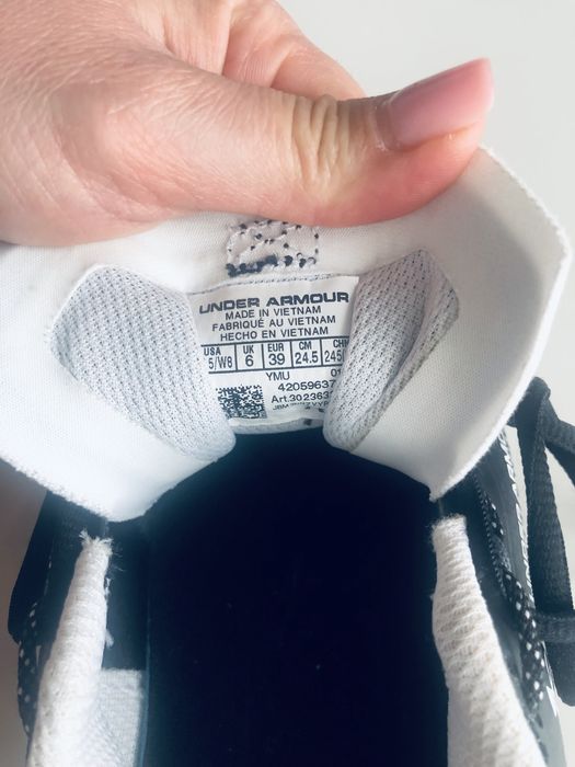 Sneakersy Under Armour 39 r