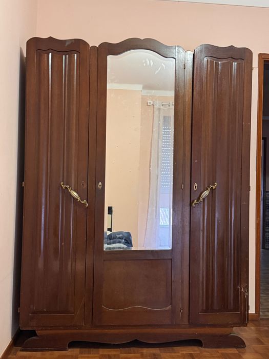 Roupeiro antigo
