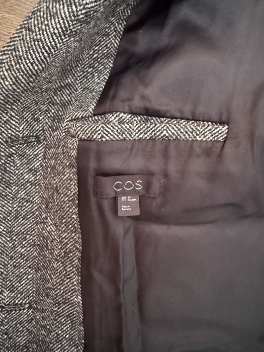Сіре осіннє пальто COS жіноче