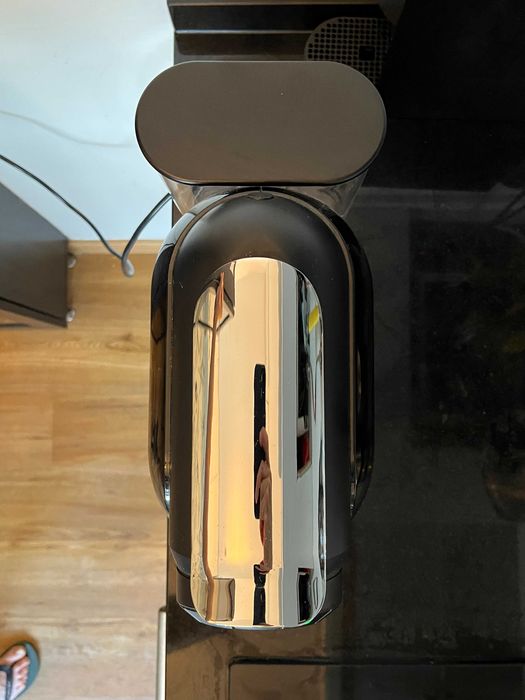 Máquina de Café Delta Q Qool Preta – Excelente Estado