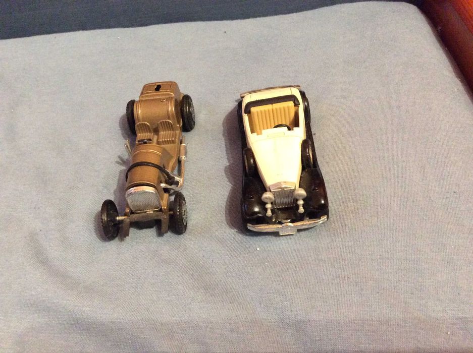 Sprzedam samochodziki 2 sztuki
