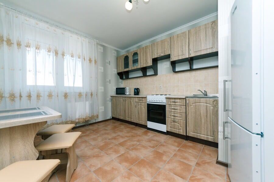 Подобово. Квартира. Вид на озеро. Новобуд. Метро Позняки, Харківська