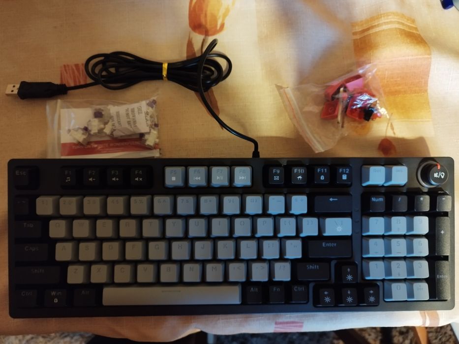 Klawiatura mechaniczna Adorezyp A981