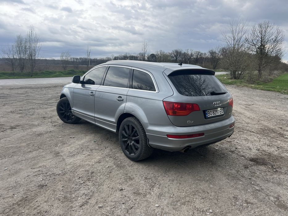 Продам Ayді Q7..