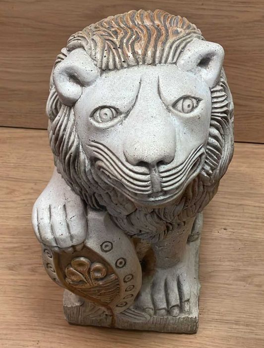 Leão decorativo em cimento 38 cm altura