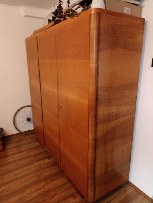Stara drewniana szafa trzydrzwiowa prl