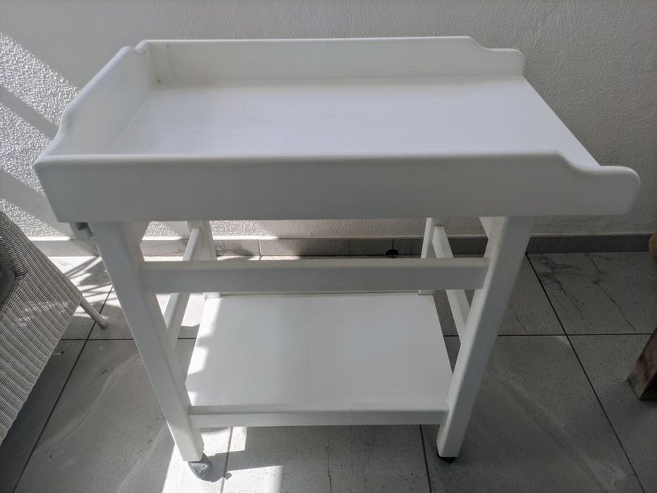 Muda fraldas em madeira lacado branco