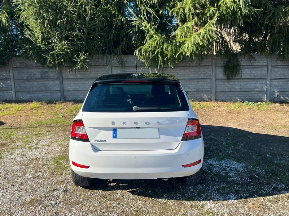 Skoda Fabia 1.0i 95 KAMERA Tempomat-Radar Klima PDC Alu LED BiKolor!