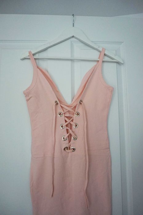 S 36 różowa obcisła sukienka mini dekolt sexy