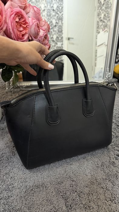 Сумка чорна givenchy