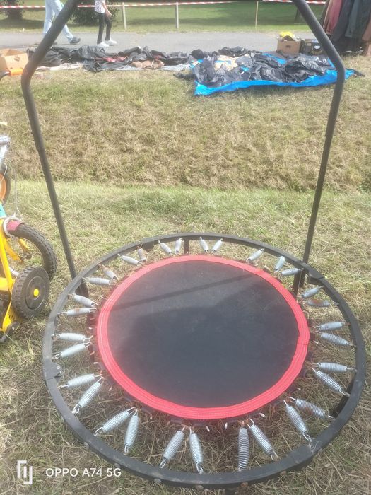 Trampolina z poręczą
