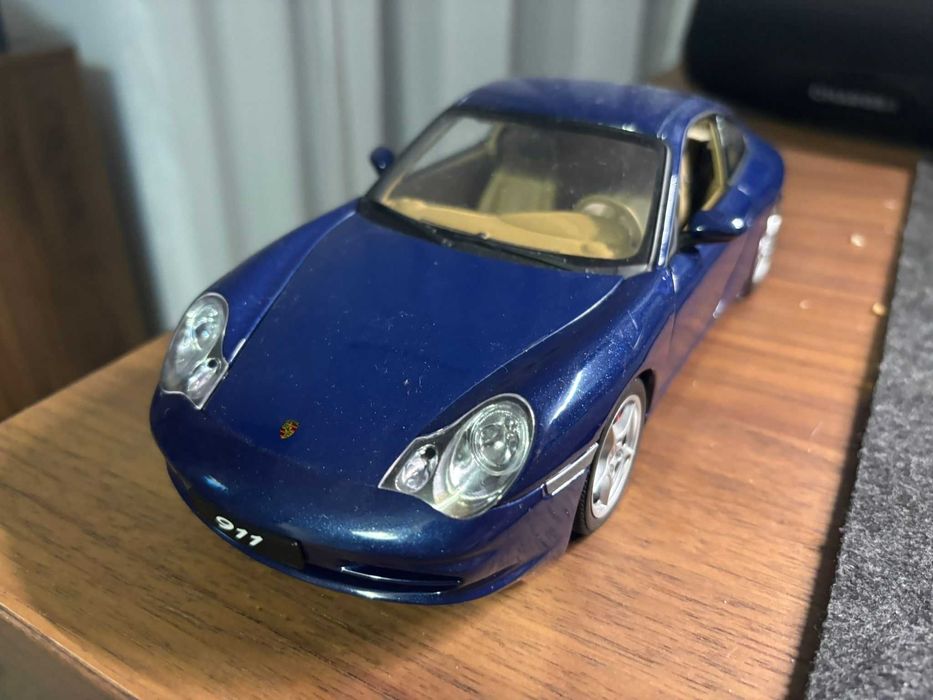Autoart Porsche 911 996 Carrera 1:18