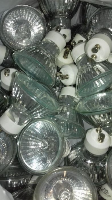 Lâmpadas halogénio GU10 marca Luxtek usadas
