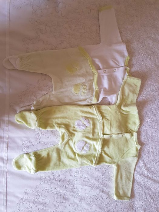 Bodies, pijamas, calças e casaco 1 mês