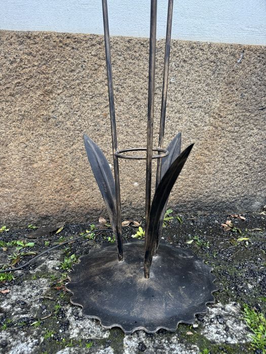 Candeeiro de pe alto com flores