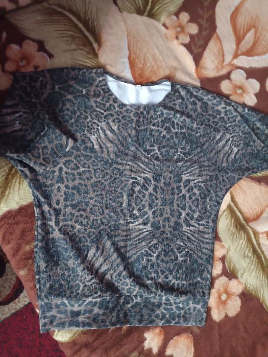 Жіноча кофтинка..