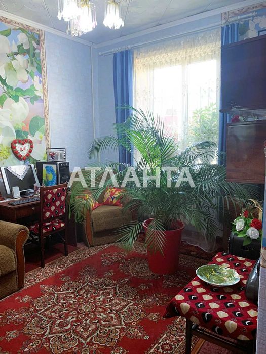 Продам 3 комн. квартиру со своим двориком!